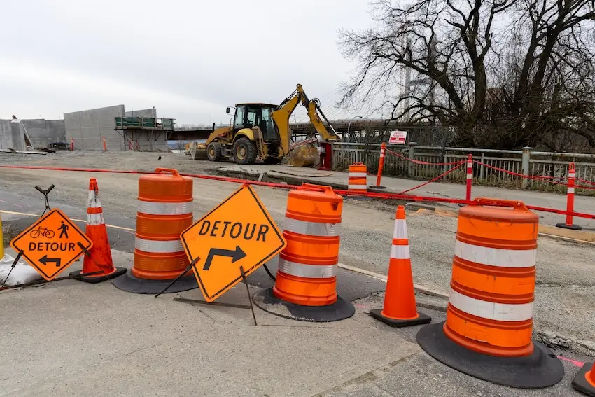Construction equipment near South Carolina roadway that may create liability for road hazard accidents